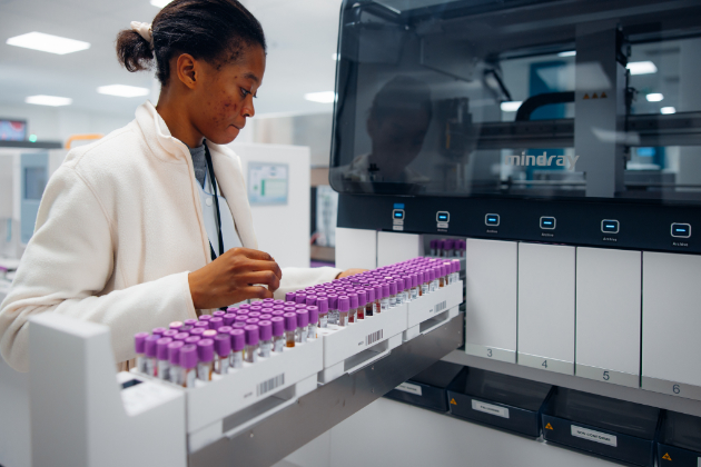 lab expert operating UNIBIO’s central hub machine